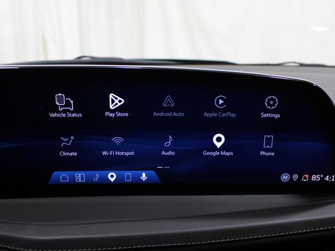 Certified 2024 Cadillac XT4 Luxury w/ Cold Weather Package FWD image 16