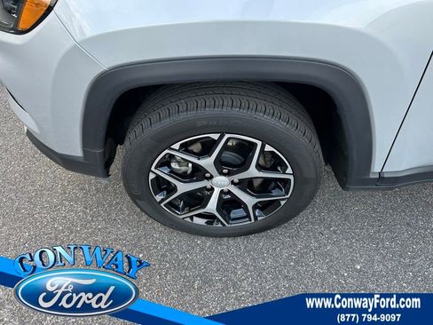 Used 2024 Jeep Compass Limited image 14