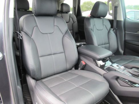 Used 2024 Kia Telluride EX w/ EX Captain's Chair Package FWD image 10
