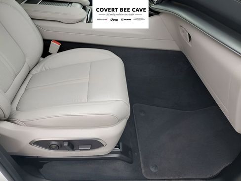 New 2026 Jeep Grand Wagoneer L 2WD image 16