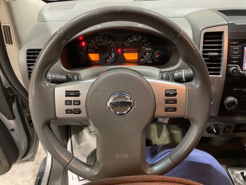 Used 2015 Nissan Frontier SV image 24