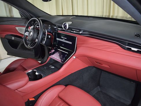 Used 2023 Maserati Grecale Modena AWD/4WD image 22