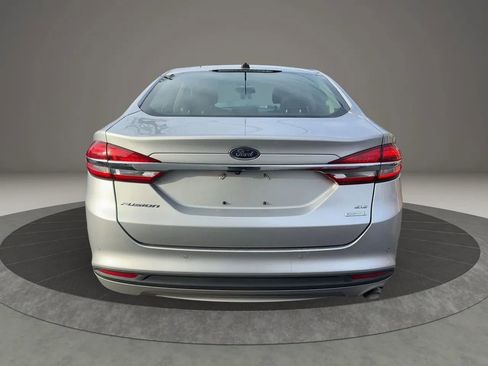 Used 2017 Ford Fusion SE w/ Fusion SE Technology Package image 6