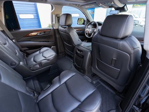 Used 2019 Cadillac Escalade Premium Luxury w/ Escalade Sport Edition AWD/4WD image 26