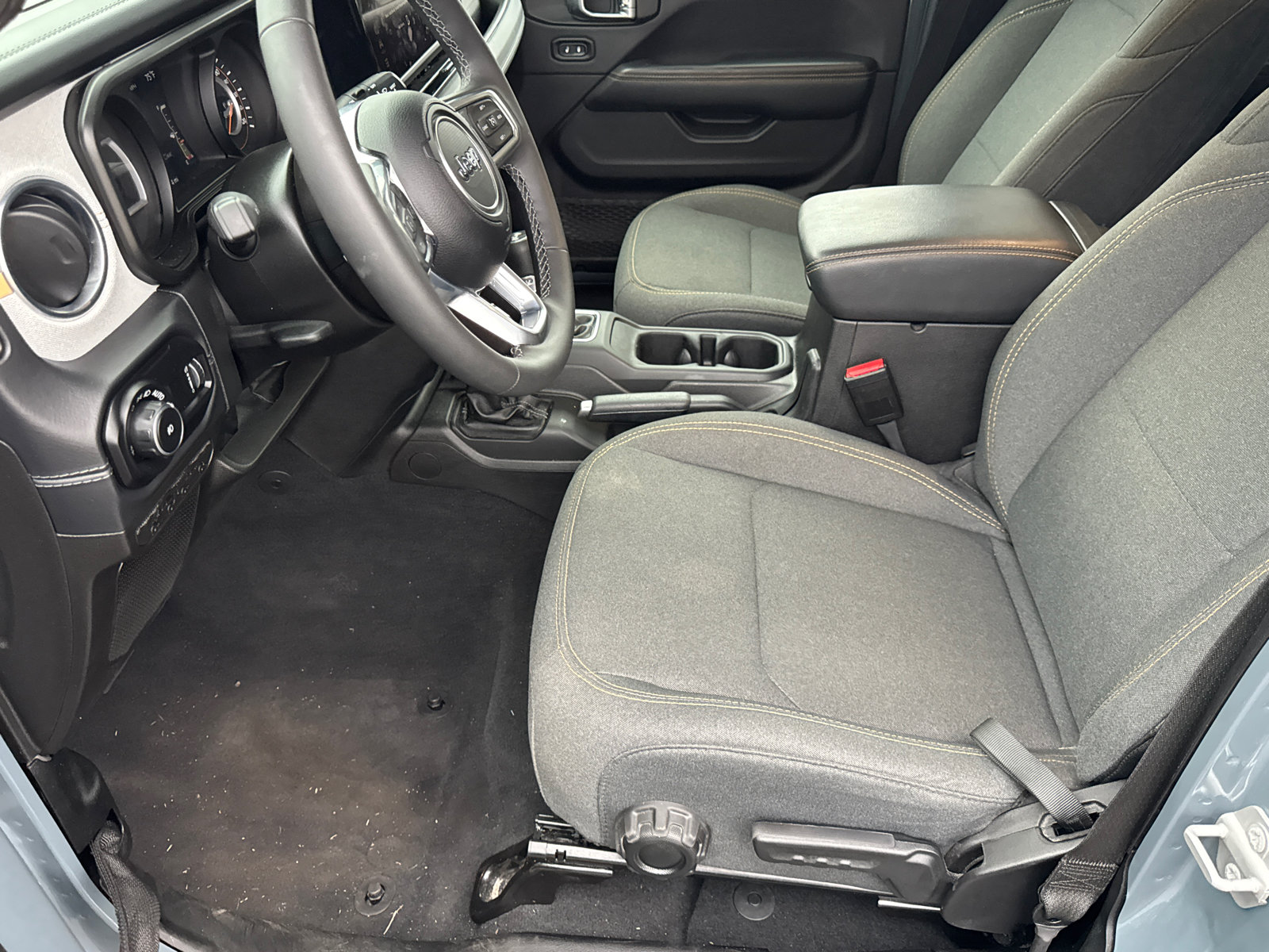 Used 2026 Jeep Wrangler Unlimited Sahara AWD/4WD image 9