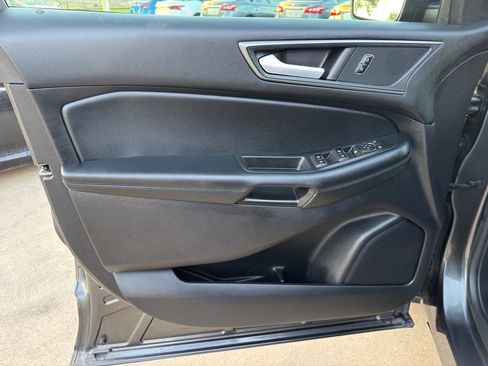 Used 2020 Ford Edge SE image 26