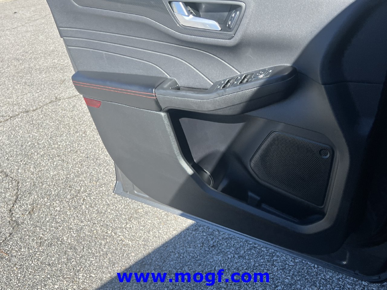 Used 2025 Ford Escape ST-Line FWD image 17