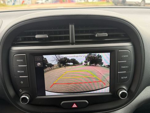 Used 2025 Kia Soul LX w/ LX Technology Package FWD image 24