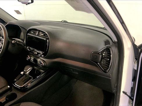 Certified 2025 Kia Soul S FWD image 16