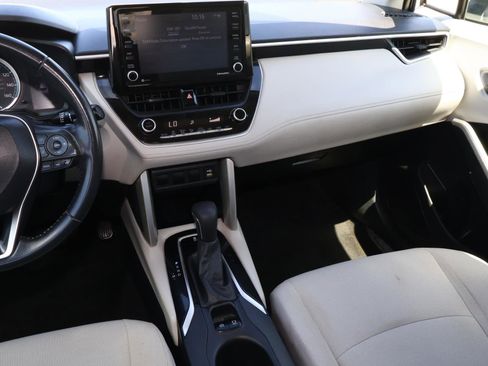 Used 2022 Toyota Corolla Cross LE w/ Moonroof Package image 11