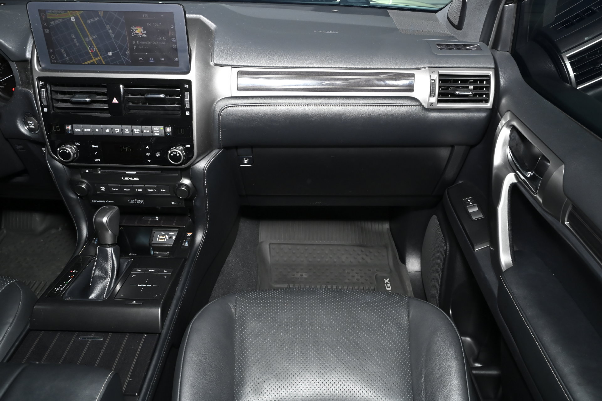 Used 2023 Lexus GX 460 Luxury w/ Sport Design Package AWD/4WD image 15