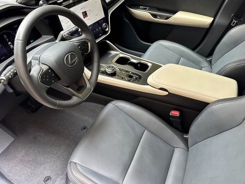 Used 2024 Lexus RZ 300e Premium w/ Technology Package FWD image 4