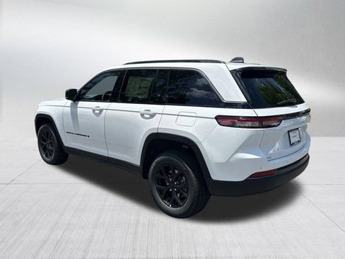New 2026 Jeep Grand Cherokee Altitude RWD image 7