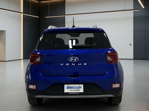 Certified 2024 Hyundai Venue SEL FWD image 4