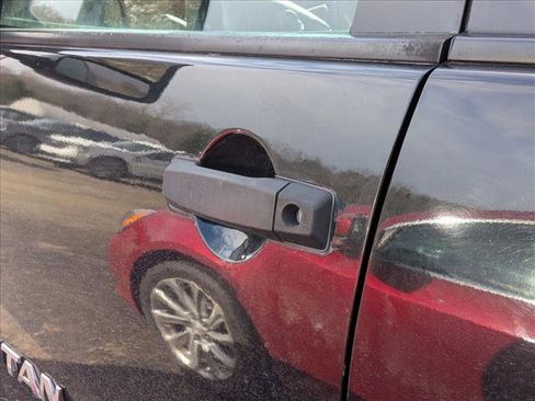 Used 2015 Nissan Titan S image 13