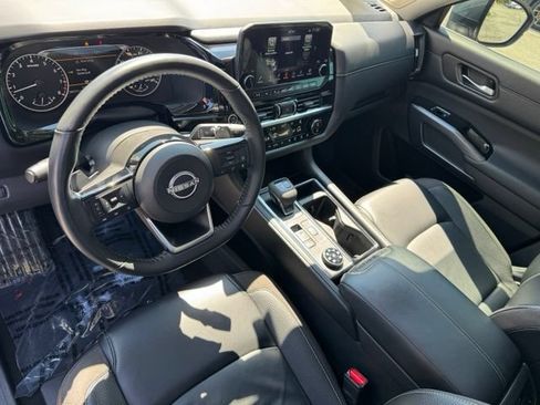 Used 2023 Nissan Pathfinder SL w/ SL Premium Package AWD/4WD image 18
