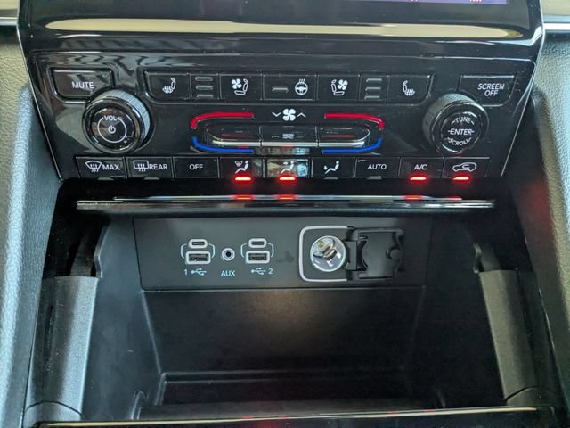 Used 2025 Jeep Grand Cherokee Overland AWD/4WD image 4