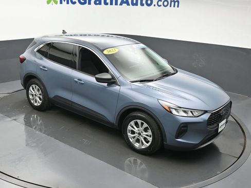 Used 2023 Ford Escape Active w/ Tech Pack #1 FWD image 3