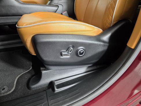 Used 2023 Chrysler Pacifica Pinnacle image 14