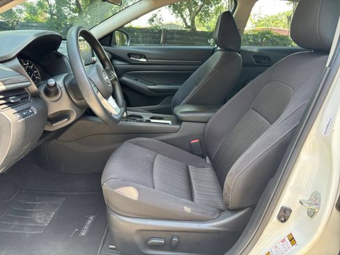 Used 2025 Nissan Altima 2.5 SV FWD image 27