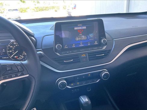 Used 2025 Nissan Altima 2.5 SV FWD image 10