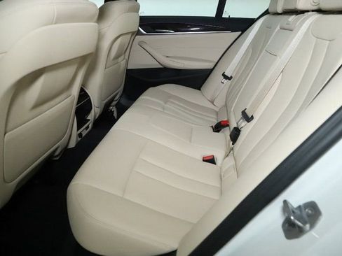 Used 2020 BMW 530i xDrive w/ Premium Package image 14