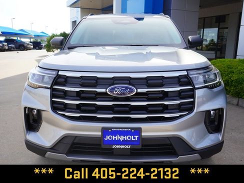 Used 2025 Ford Explorer Active w/ Active Comfort Package RWD image 3