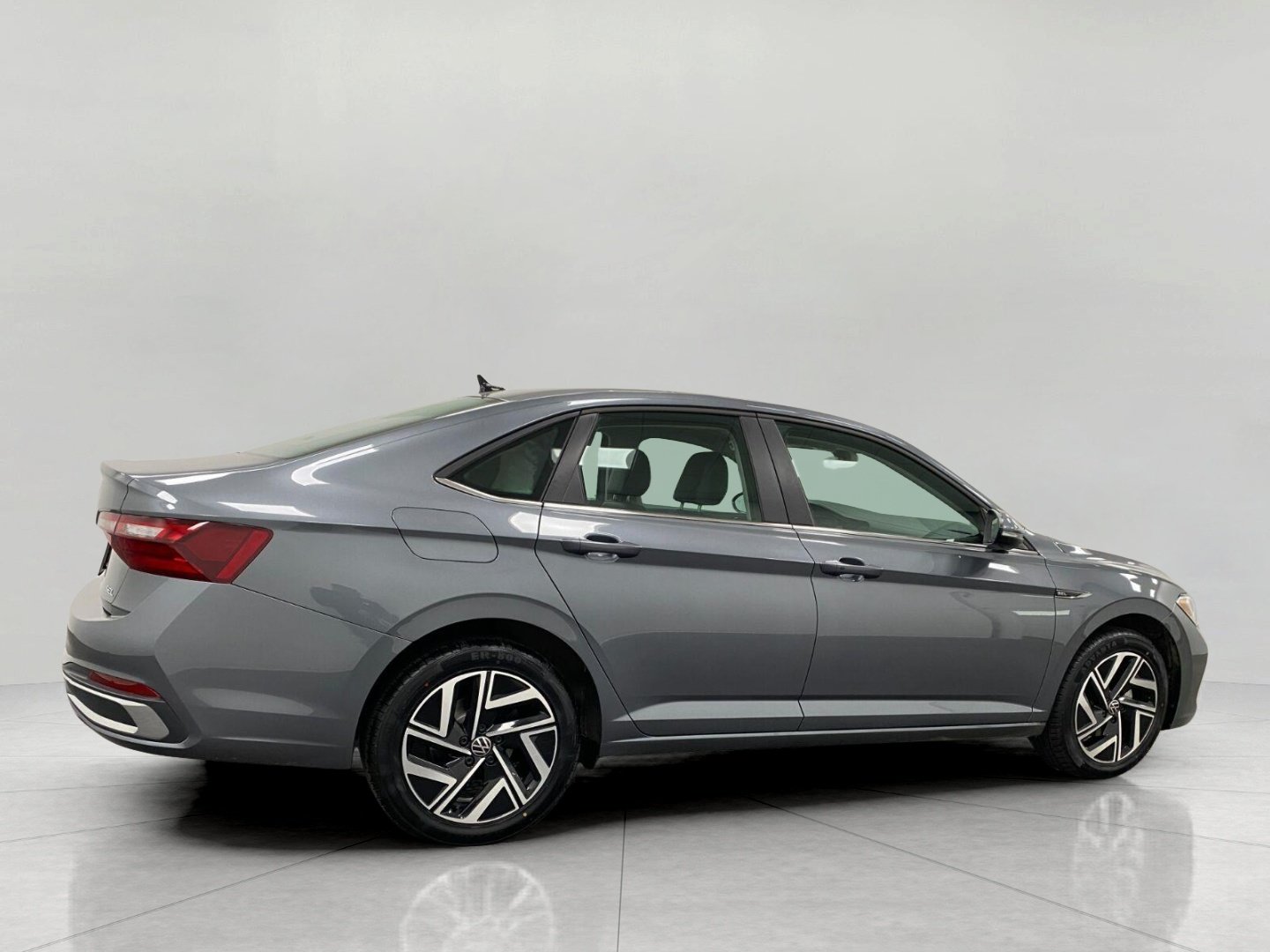 Used 2024 Volkswagen Jetta SEL FWD image 3