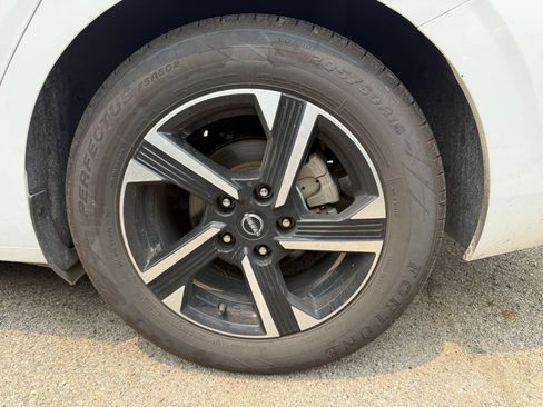 Used 2024 Nissan Sentra SV FWD image 8