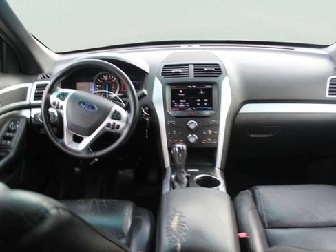 Used 2013 Ford Explorer XLT image 5