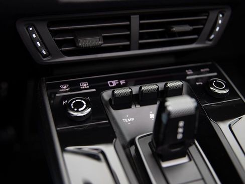 Certified 2025 Porsche 911 Carrera image 15