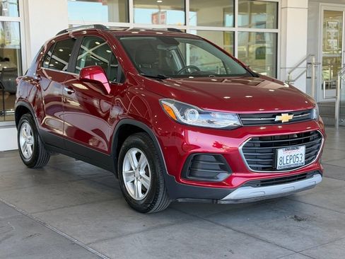 Used 2019 Chevrolet Trax LT w/ LT Convenience Package FWD image 6