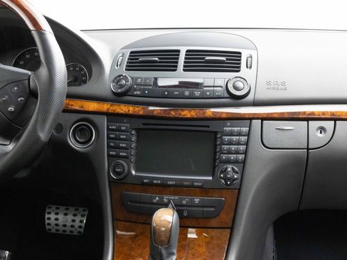 Used 2005 Mercedes-Benz E 500 Sedan image 38