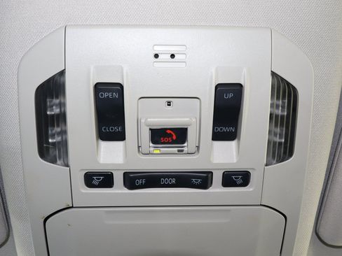 Used 2023 Toyota Highlander XLE image 30