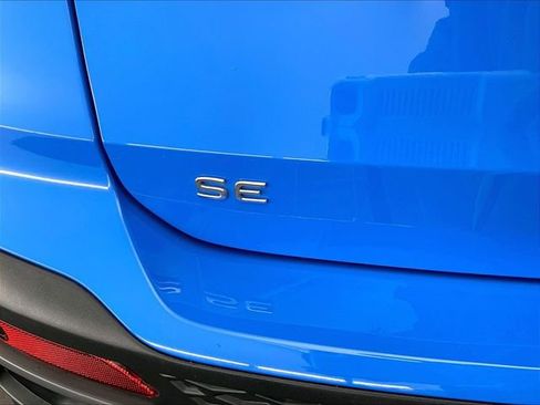 Certified 2025 Volkswagen Taos SE image 8