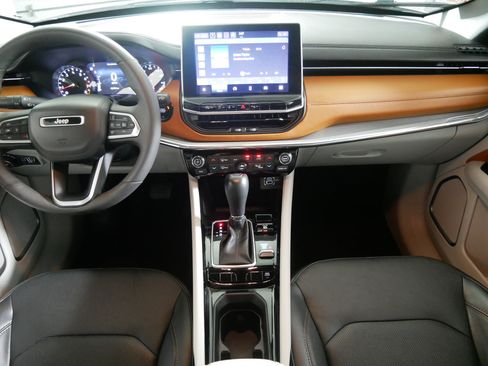 Used 2023 Jeep Compass Limited AWD/4WD image 10