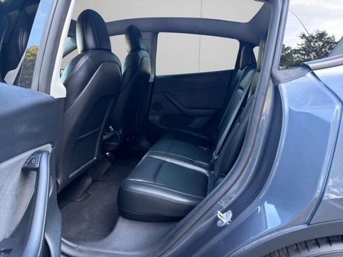 Used 2022 Tesla Model Y Performance image 10