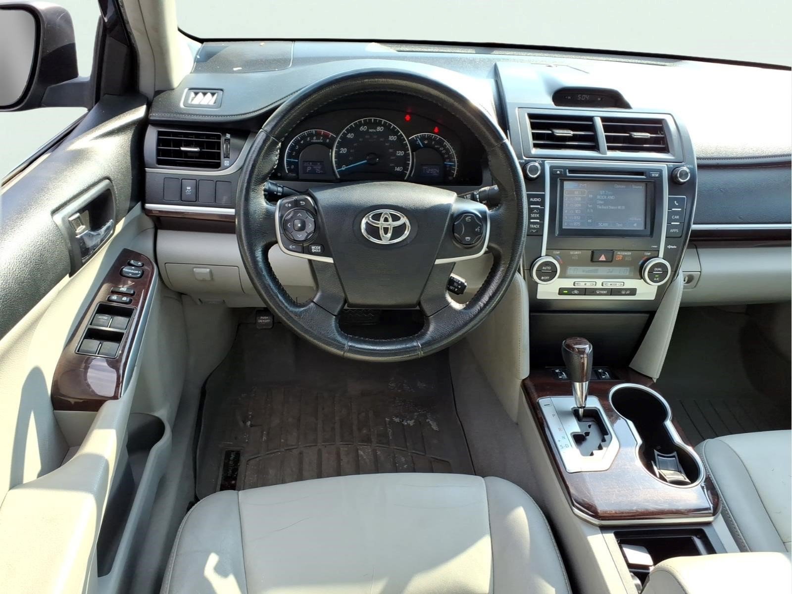Used 2012 Toyota Camry XLE w/ Leather Pkg FWD image 6