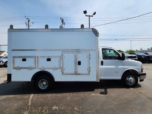 Used 2022 Chevrolet Express 3500 w/ Power Convenience Package RWD image 6