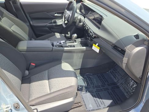 Used 2026 Nissan Sentra SV w/ SV Convenience Package FWD image 4