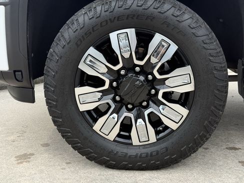 Used 2024 GMC Sierra 2500 Denali w/ Denali Reserve Package AWD/4WD image 12