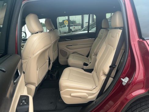 Used 2023 Jeep Grand Cherokee L Limited w/ Luxury Tech Group II AWD/4WD image 18