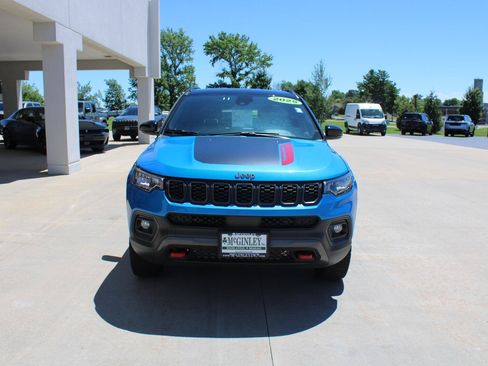 Used 2025 Jeep Compass Trailhawk AWD/4WD image 3