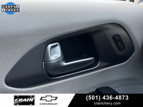 Used 2023 Chrysler Pacifica Touring-L image 13