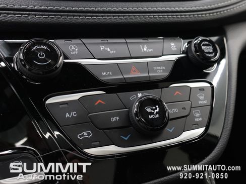 New 2027 Chrysler Pacifica Limited w/ Family Tech Group AWD/4WD image 61