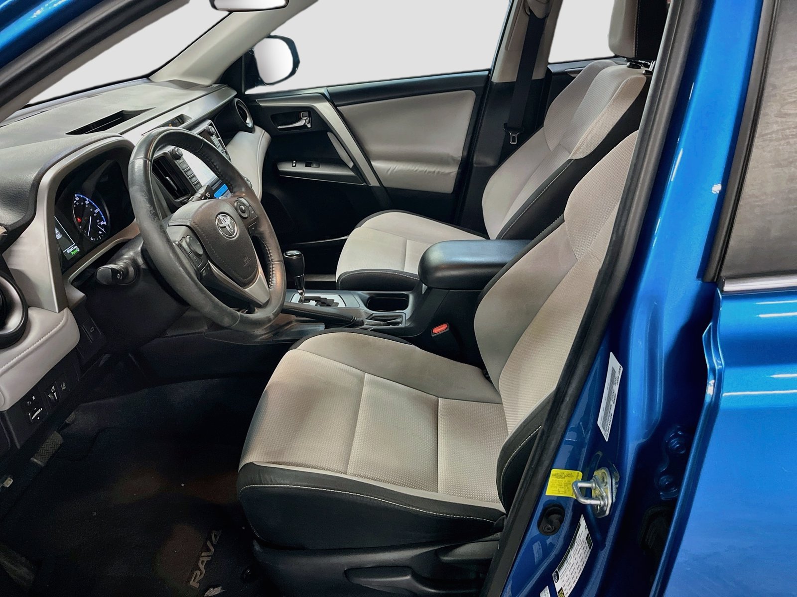 Used 2017 Toyota RAV4 XLE FWD image 20