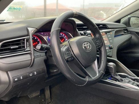 Used 2019 Toyota Camry XSE image 8