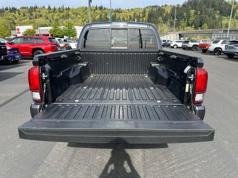 Used 2022 Toyota Tacoma SR AWD/4WD image 11