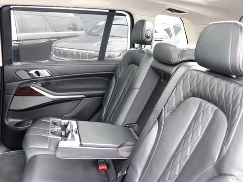 Used 2025 BMW X7 xDrive40i image 31