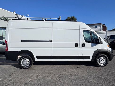 Used 2025 RAM ProMaster 2500 w/ Convenience Group FWD image 9